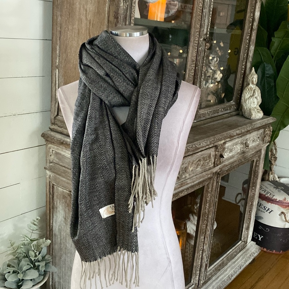 ROYAL ROSSI MADE IN.INNER MONGOLIA FRINGE SCARF EXCELLENT